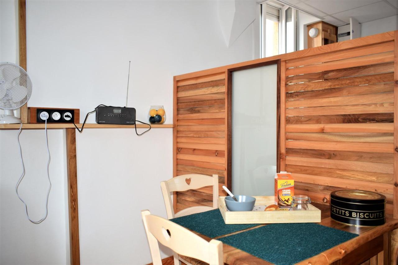 Studio Sympa Avec Petit Dejeuner Entre Canal Et Loire Roanne Exterior photo